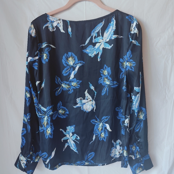Banana Republic Dark Blue Floral Button Sleeve Blouse Size XS - Picture 8 of 12
